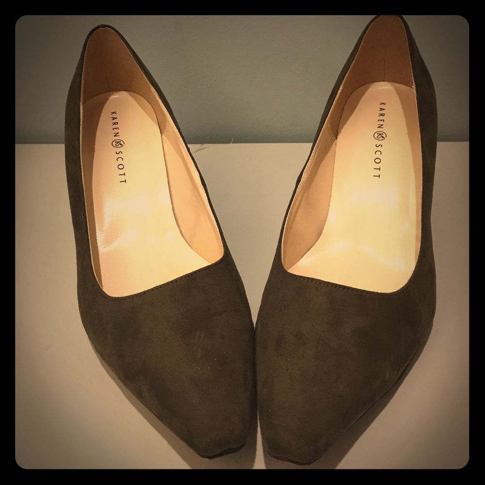 Karen Scott Loden green pumps